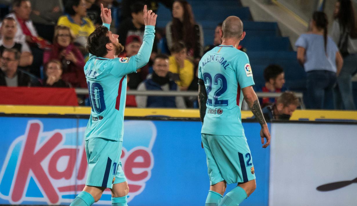 Gelandang Barcelona, Lionel Messi, merayakan gol yang dicetaknya ke gawang Las Palmas pada laga La Liga Spanyol di Stadion Gran Canaria, Las Palmas, Kamis (1/3/2018). Kedua klub bermain imbang 1-1. (AFP/Desiree Martin)