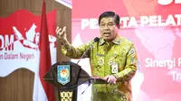 Sekjen Kemendagri saat menghadiri acara Pelatihan Kepemimpinan Nasional Tingkat II Angkatan III Tahun 2024 di Kantor Badan Pengembangan Sumber Daya Manusia (BPSDM) Kemendagri, Jakarta, Rabu (21/2).