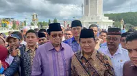 Menteri Pertahanan (Menhan) Prabowo Subianto usai menyambangi masjid baiturrahman Aceh. (Merdeka.com/Muhammad Genantan Saputra)