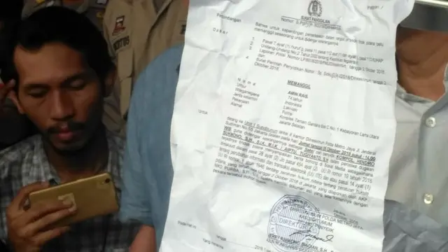 Surat pemanggilan Amien Rais