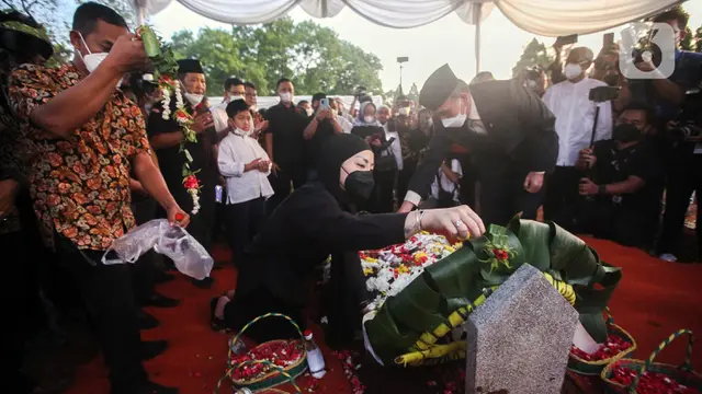FOTO: Prosesi Pemakaman Menpan RB Tjahjo Kumolo di TMP Kalibata