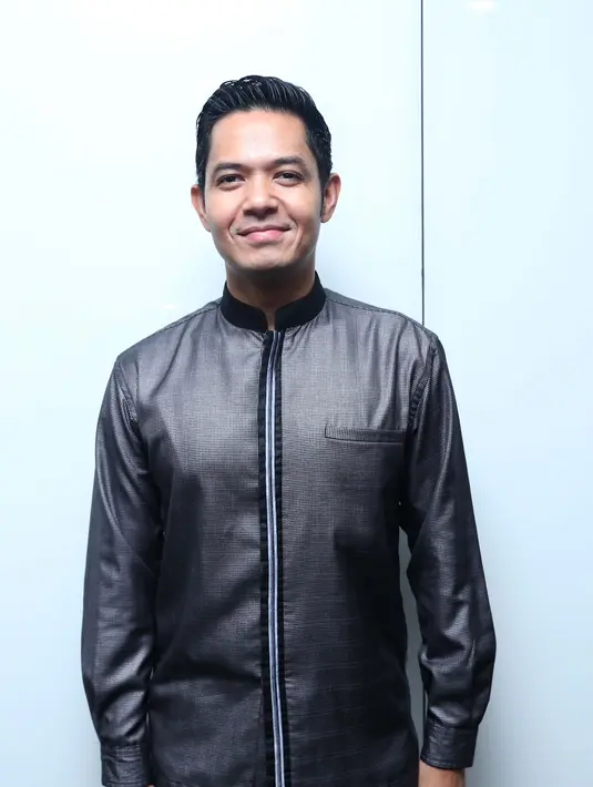 "Tahun lalu saya sama Icha, kami syuting bareng sama Irena. Sinetron Sakinah Bersamamu. Dia masuk dalam episode 70-an lah. Anaknya baik dan ramah," kata Dude, Jumat (27/5). (Andy Masela/Bintang.com)