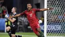 Ekspresi pemain Portugal, Luis Nani, setelah mencetak gol ke gawang Islandia pada laga Grup F Piala Eropa 2016 di Stade Geoffroy Guichard, Saint-Etienne, Rabu (15/6/2016) dini hari WIB. (AFP/Jeff Pachoud)