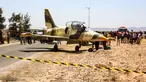 Pesawat jet tempur Libya L-39 Albatros pasukan Khalifa Haftar melakukan pendaratan darurat di Kota Medenine, Tunisia tenggara, atau sekitar 120 kilometer dari perbatasan Tunisia-Libya (22/7/2019). Jet tempur tersebut mendarat di jalan raya. (AFP Photo/Fathi Nasri)