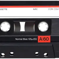Di era yang serba digital, nasib kaset, walkman dan CD makin terasingkan.