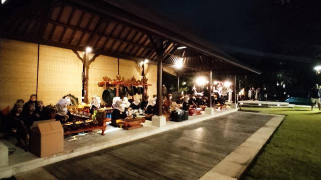 Komunitas pegiat seni Kie Art Desa Sidareja, Kecamatan Kaligondang, Kabupaten Purbalingga baru-baru ini menampilkan kekayaan seni tradisi lokal di Pulau Dewata, Bali. (Foto: Liputan6.com/dok. Kie Art)