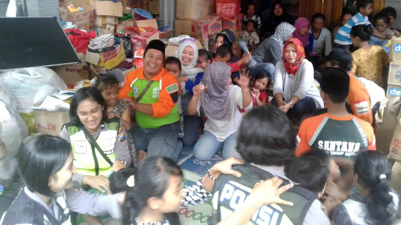 Keriaan Sekolah Gembira Anak-Anak Korban Longsor Ponorogo