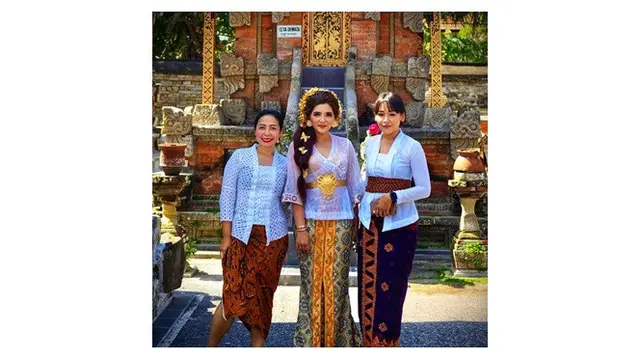 7 Gaya Ashansty Pakai Baju Adat Bali, Tampil Menawan