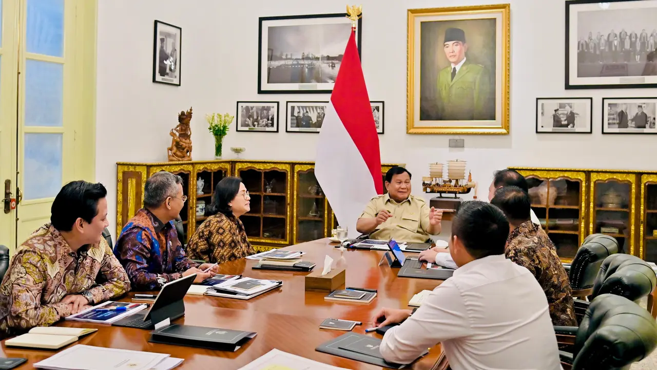 Presiden Prabowo Subianto memimpin rapat bersama jajaran menteri bidang perekonomian di Istana Merdeka, Jakarta, Selasa, 22 Juli 2025 (Biro Pers Sekretariat Presiden)
