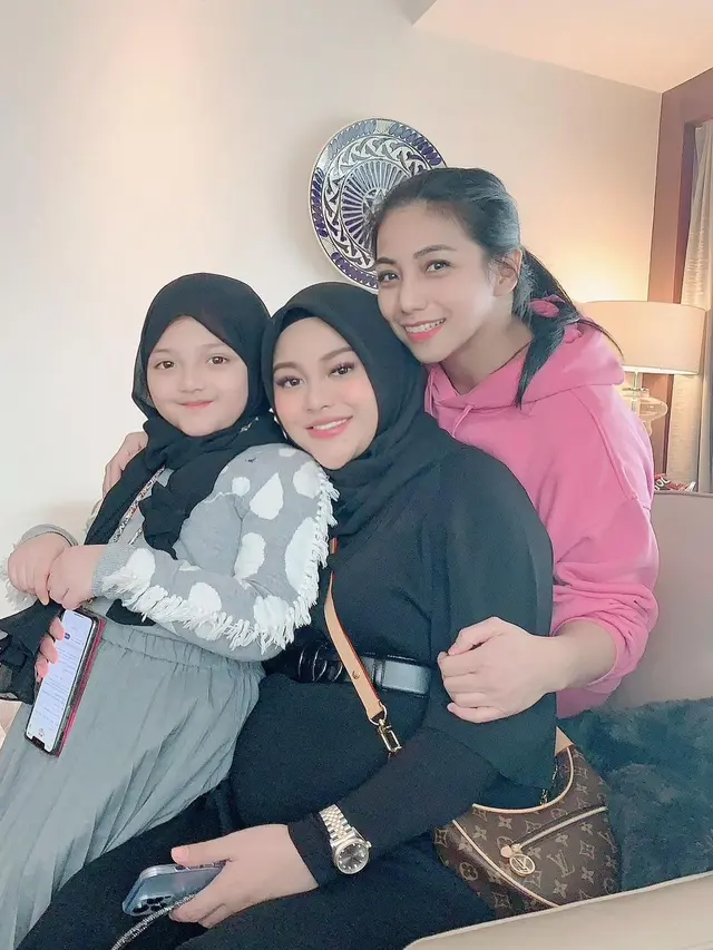 5 Momen Keluarga Ashanty Bertemu Siti KDI di Turki, Penampilan Aurel Hermansyah Disorot