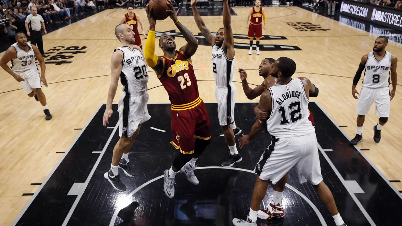 Spurs vs Cavaliers (Reuters/Soobum Im)