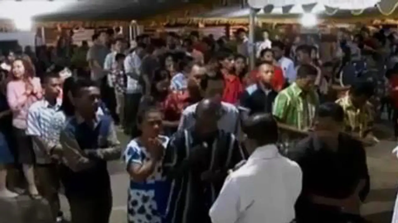 VIDEO: Gereja Penuh, Jemaat Merauke Rela Misa Natal di Jalan Raya