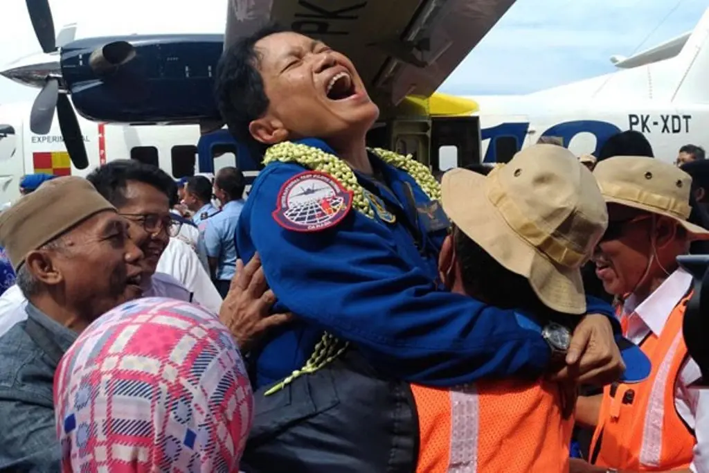 Siapakah pilot perempuan yang untuk pertama kalinya menerbangkan Purwarupa Pertama Pesawat N219 buatan anak bangsa. (Foto: Antara/Ajat Sudrajat)