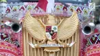Mobil jenis shuttle car yang dicat khusus dengan motif Ulos Mandailing itu, siap dinaiki Presiden Jokowi bersama Iriana Jokowi.