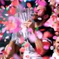 Petenis Argentina Juan Martin Del Potro menjuaran Indian Wells usai mengalahkan Roger Federer pada laga final di Indian Wells Tennis Garden, Senin (19/3/2018) pagi WIB. (Harry How / GETTY IMAGES NORTH AMERICA / AFP)
