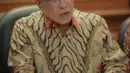 Ketua Umum PBNU Said Aqil Siradj memberi keterangan saat konferensi pers terkait Pemilu 2019 di Kantor PBNU, Jakarta, Senin (15/4). PBNU mengimbau masyarakat tak Golput dalam Pemilu 2019. (Liputan6.com/Faizal Fanani)