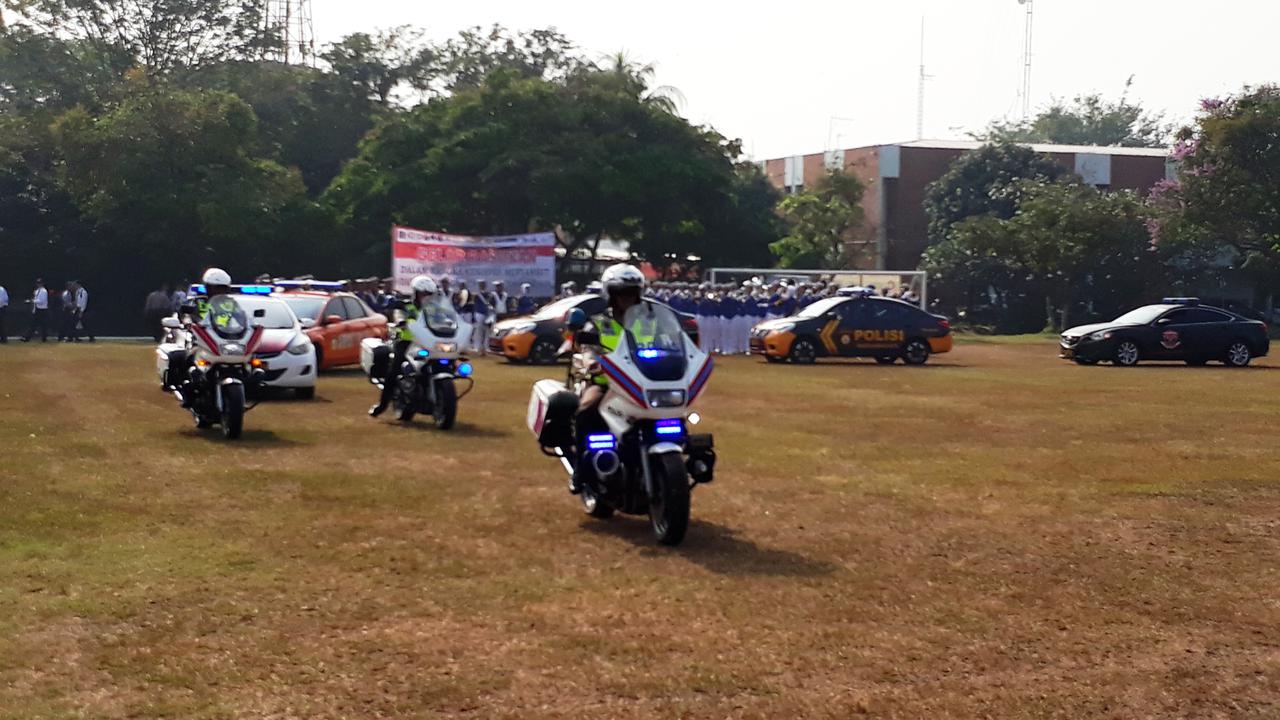 Jalannya gelar pasukan penyambutan kedatangan official dan atlet Asian Games 2018 di Bandara Internasional Soekarno Hatta, Kota Tangerang, Kamis (2/8/2018). (Liputan6.com/Pramita Tristiawati)