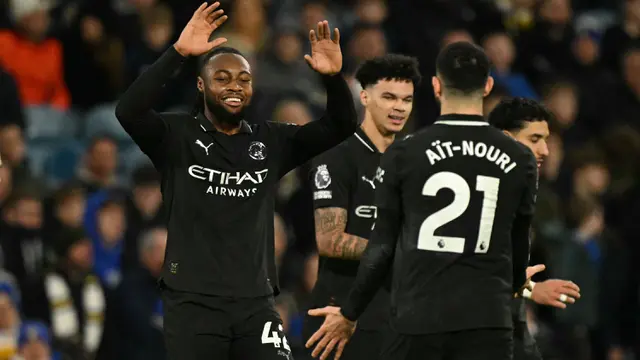 Foto: Junjung Tinggi Toleransi, Wasit Hentikan Laga Leeds United Vs Man City di Liga Inggris saat Berbuka Puasa