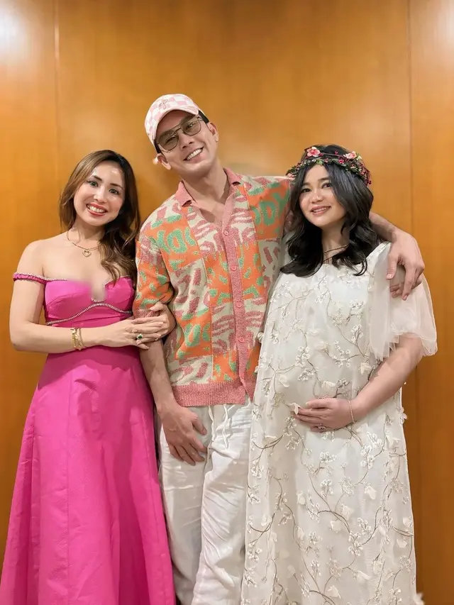 7 Momen Denny Sumargo Beri Kejutan Baby Shower ke Olivia Allan, Penuh Bahagia