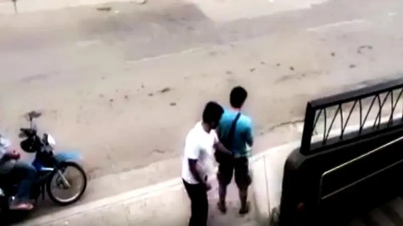 Sadar Terekam, Si Pencopet Malah Minta Maaf ke Kamera CCTV