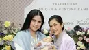 Annisa seolah ingin terus menggendong Baby Alisha saat menghadiri acara tasyakuran akikah beberapa waktu lalu.(instagram.com/annisayudhoyono)