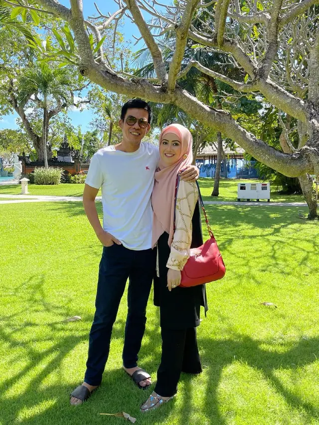 7 Potret Liburan Meggy Wulandari dari Suami di Bali, Tampil Mesra