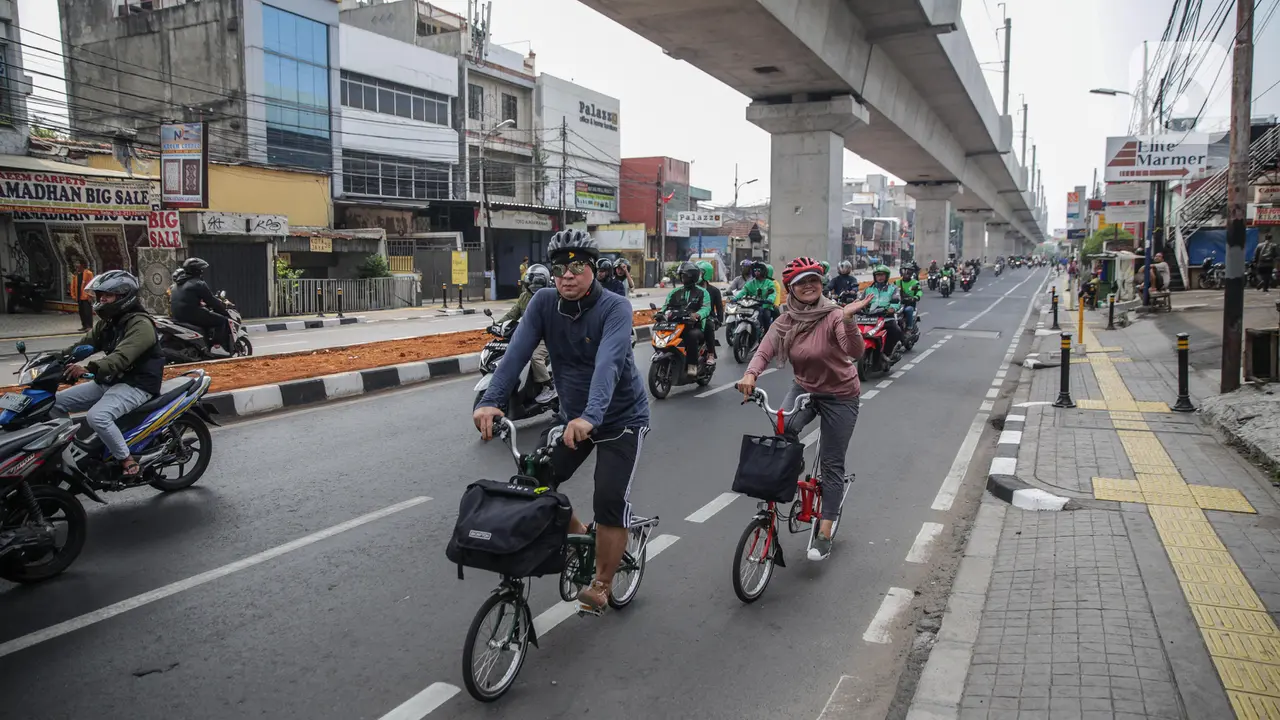 Mulai Hari Ini, Kendaraan Bermotor Melintas di Jalur Sepeda Akan Ditindak