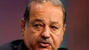 Di posisi ke enam dalam daftar 10 Orang Terkaya di Dunia adalah Carlos Slim Helu, pengusaha telekomunikasi asal Meksiko. Aset harta pria 77 tahun ini diprediksi mencapai 55,7 miliar dolar atau kurang lebih 724 triliun rupiah. (AP Photo/Jason DeCrow)