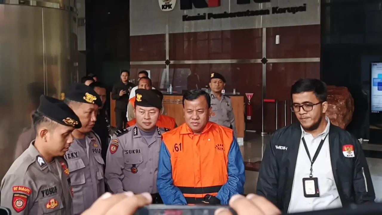 Bupati Kuansing, Suhardiman Amby resmi ditahan KPK