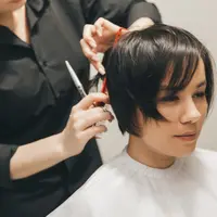 Ilustrasi&nbsp;Apakah Boleh Memotong Rambut Saat Haid? Credit via Shutterstock.com