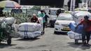 Pasar Tanah Abang biasanya jauh lebih ramai menjelang dan selama bulan suci Ramadhan. (Liputan6.com/Johan Tallo)