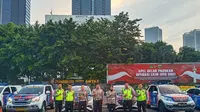 mobil Incar Ditlantas  Polda Jatim bantu amankan Jakarta dalam Operasi Lilin Jaya Tahun 2021. (Dian Kurniawan/Liputan6.com)