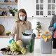 langkah sederhana seperti mengurangi penggunaan plastik, menggunakan kembali barang yang ada, hingga membuat alternatif sendiri di rumah bisa membantu menekan jumlah sampah plastik secara bertahap. (foto/dok: freepik)