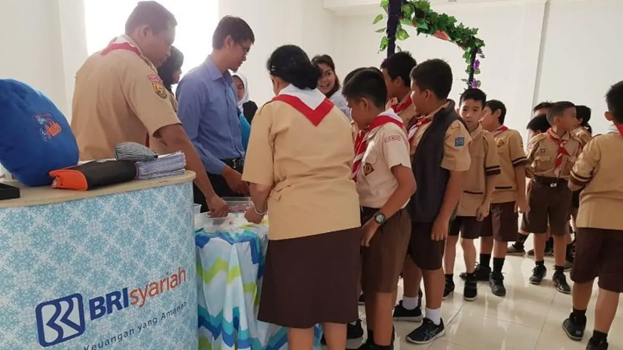 BRI Syariah kini menggelar program "SimPel BRIsyariah iB Goes To School." yang dilaksanakan serentak di seluruh Indonesia, pada Rabu (17/10/2018).