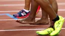 Atlet puteri Myanmar (tengah) tampil di final nomor lari 10.000 meter SEA Games 2015 tanpa mengenakan sepatu. (EPA/Lyn Bo Bo) 