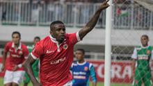 Striker Persija Jakarta, Greg Nwokolo, merayakan gol yang dicetaknya ke gawang PS TNI pada laga Torabika Soccer Championship 2016 di Stadion Pakansari, Bogor, Jumat (15/10/2016). Persija menang 2-1 atas PS TNI. (Bola.com/Vitalis Yogi Trisna)