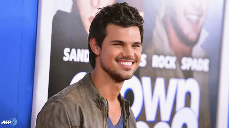 taylor-lautner-130731c.jpg