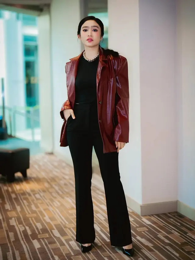 Potret Outfit Febby Rastanty Pakai Leather Jaket yang Bisa Dikenakan Untuk Ngoser hingga Liburan, Bisa Jadi Inspirasi