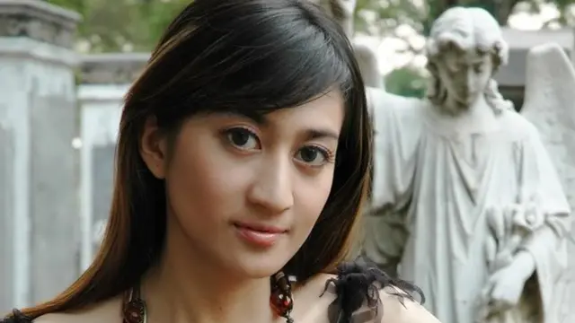 Selain Tessy Srimulat, Artis Ini Juga Koleksi Batu Akik