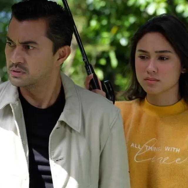 6 Potret Kebersamaan Yasmin Napper dan Anjasmara, Bak Anak Kandung