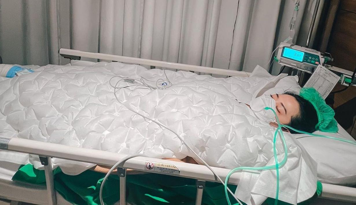 Dalam unggahannya, Citra Monica berharap jika program bayi tabung yang ia dan suami jalani bisa berhasil. Bahkan, dirinya juga mengungkapkan tetap tenang sekaligus bahagia saat menjalani rangkaian program bayi tabung. (Liputan6.com/IG/@citra_monica)