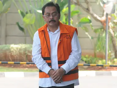 Gubernur Kepulauan Riau nonaktif Nurdin Basirun tiba untuk menjalani pemeriksaan di Gedung KPK, Jakarta, Selasa (13/8/2019). (merdeka.com/Dwi Narwoko)
