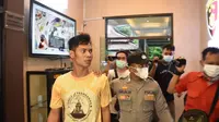 Pelaku dugaan ujaran kebencian terhadap Gus Miftah ditangkap polisi (Dian Kurniawan/Liputan6.com)