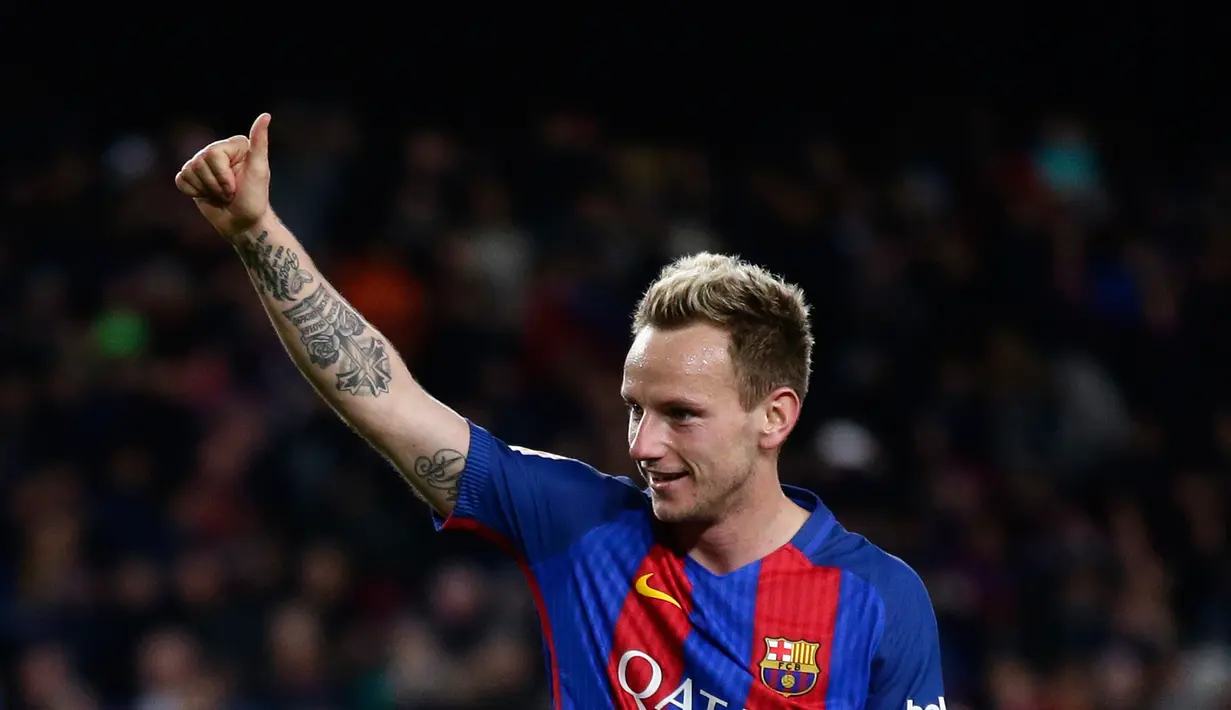  Gelandang Barcelona Ivan Rakitic melakukan selebrasi usai membobol gawang Celta Vigo dalam lanjutan Liga Spanyol pekan ke-26 di Stadion Camp Nou, Minggu (5/3). Barca tampil memukau dengan menciptakan 5 gol tanpa balas ke gawang Celta Vigo. (AP PHOTO)
