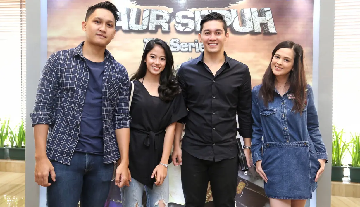 Samuel Zylgwyn berperan sebagai Brama Kumbara, Cut Meyriska memerankan Dewi Harnum, dan Sabina Katya VD atlet wushu nasional berperan sebagai Mantili adik dari Brama Kumbara. (Adrian Putra/Bintang.com)