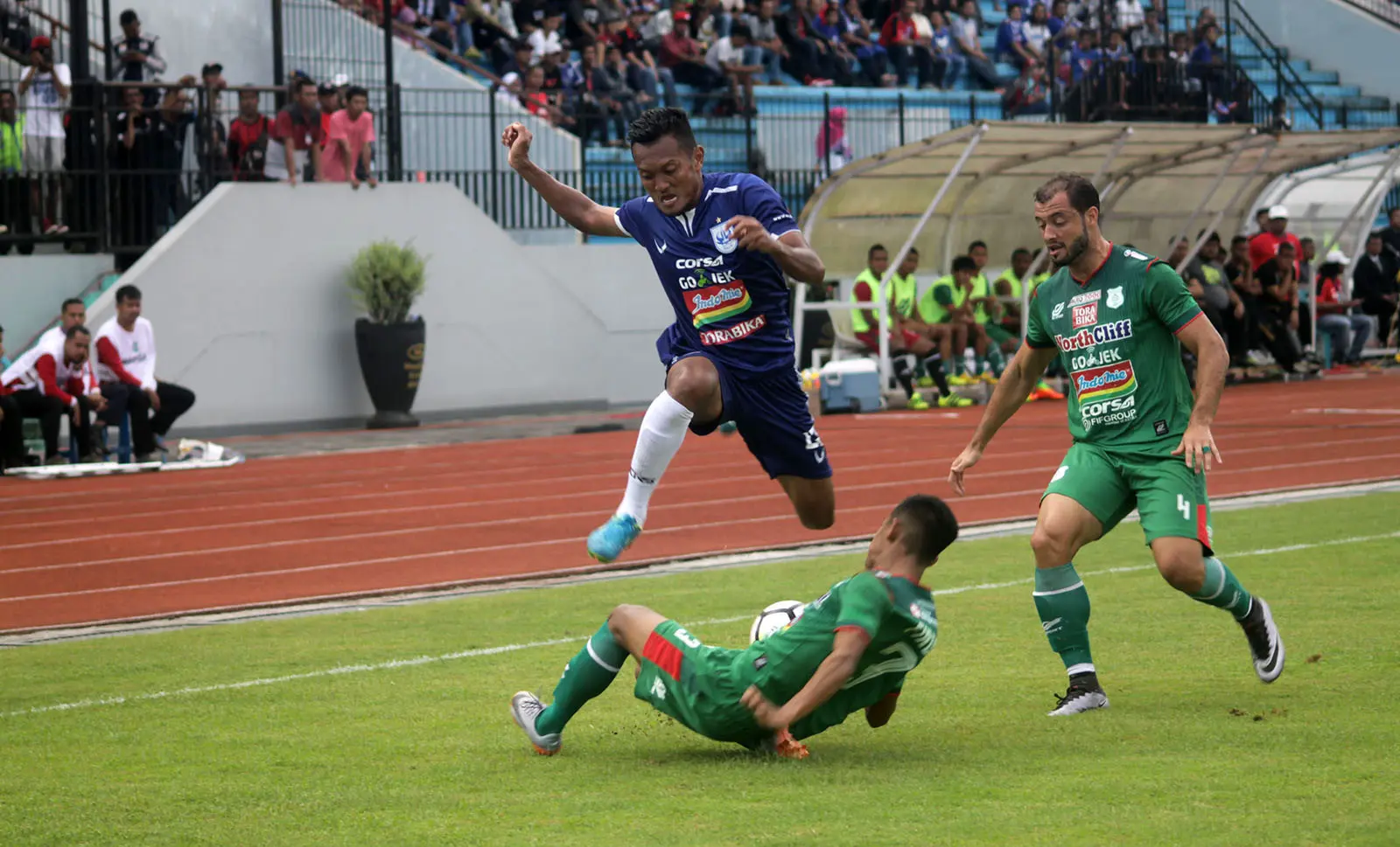 Duel PSIS vs PSMS di Stadion Moch. Soebroto, Magelang, Minggu (15/4/2018). (Bola.com/Ronald Seger Prabowo)