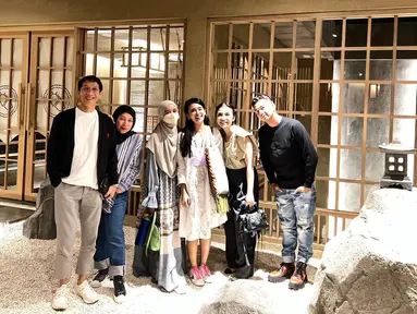 Menurut Raffi Ahmad di Instagramnya, BBB bukanlah Bukan Bintang Biasa, melainkan Berkumpul-Berkumpul-Berkumpul. (Foto: Instagram/ raffinagita1717)