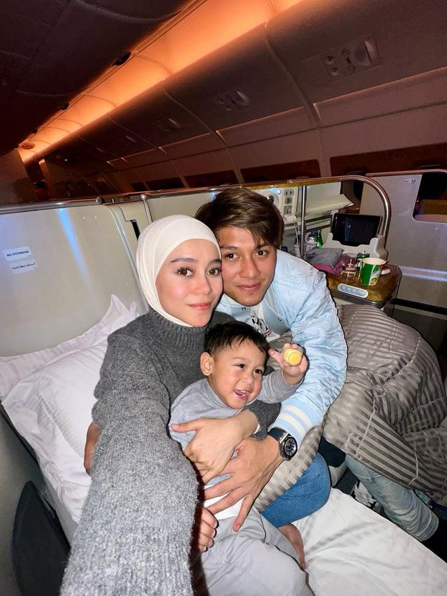 Potret Lesti Kejora bersama Rizky Billar dan Anak (Sumber: Instagram/@lestikejora)