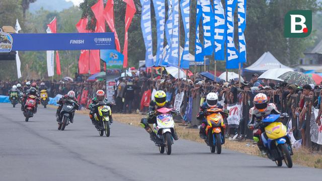 Foto: Parade Aksi Pembalap Muda di Yamaha Cup Race 2024