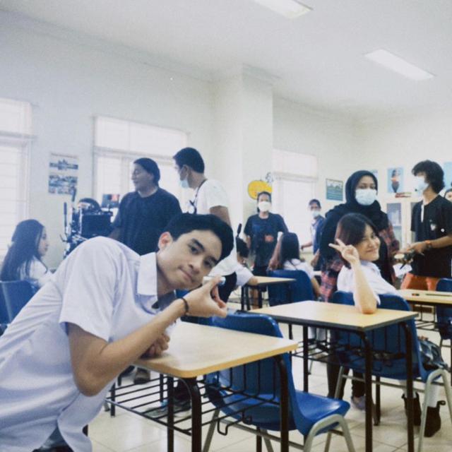 Naura Ayu dan Devano Danendra bermain dalam Original Series MY NERD GIRL.